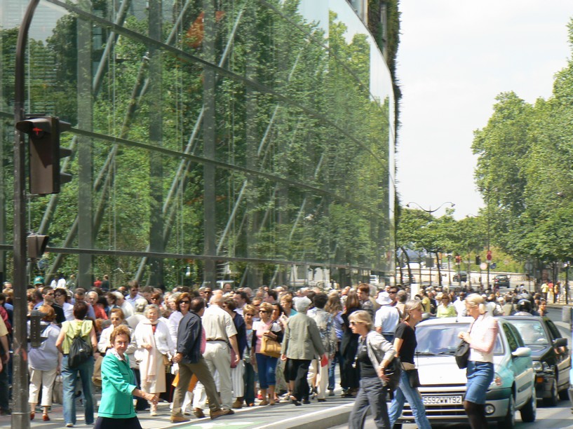 la foule: la foule pour entrer dans le musee quai branly 002